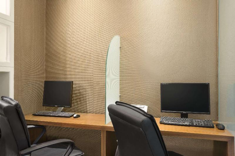 Howard Johnson Hotel Abu Dhabi - Toplantı