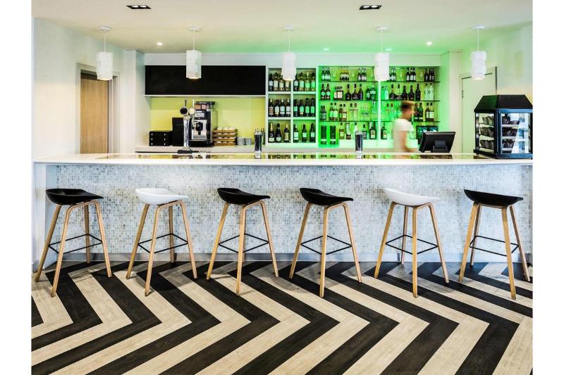 ibis Styles London Heathrow Airport - Bar