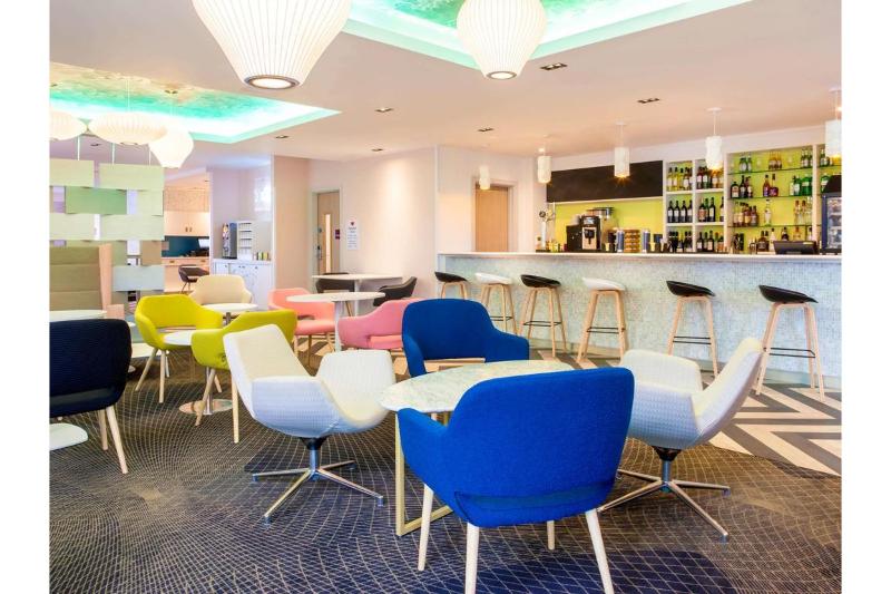 ibis Styles London Heathrow Airport - Bar