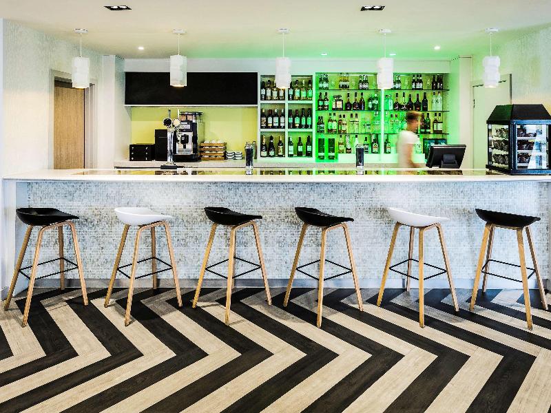 ibis Styles London Heathrow Airport - Bar