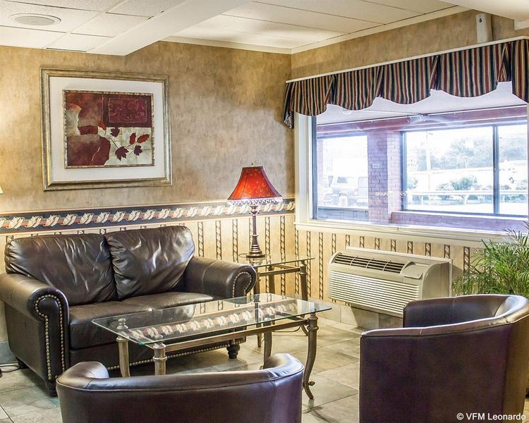 Econo Lodge Hicksville - Genel