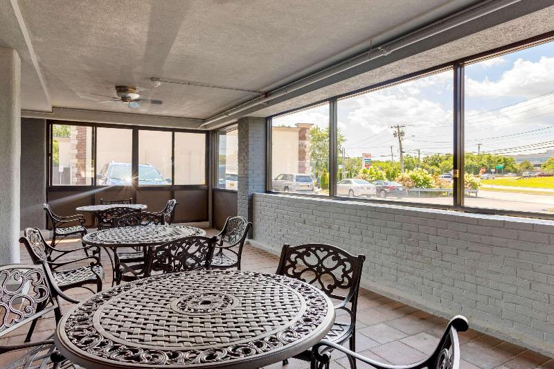 Econo Lodge Hicksville - Genel
