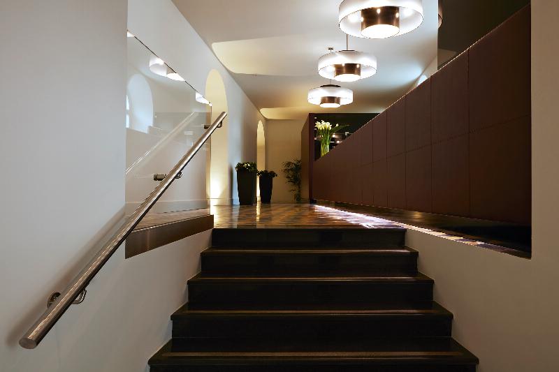 The Building - Lobi