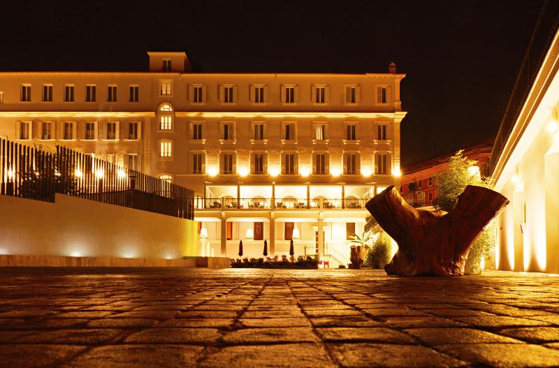 The Building - Genel