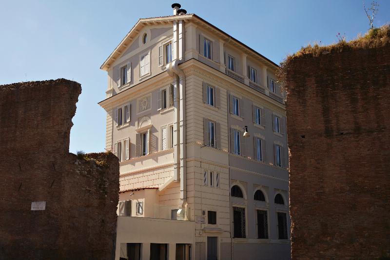 The Building - Genel
