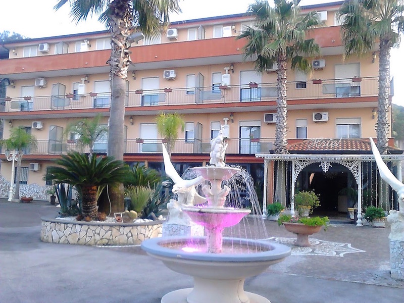 Hotel Happy Days - Genel