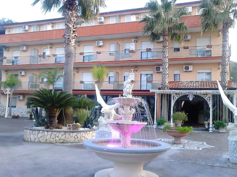 Hotel Happy Days - Genel