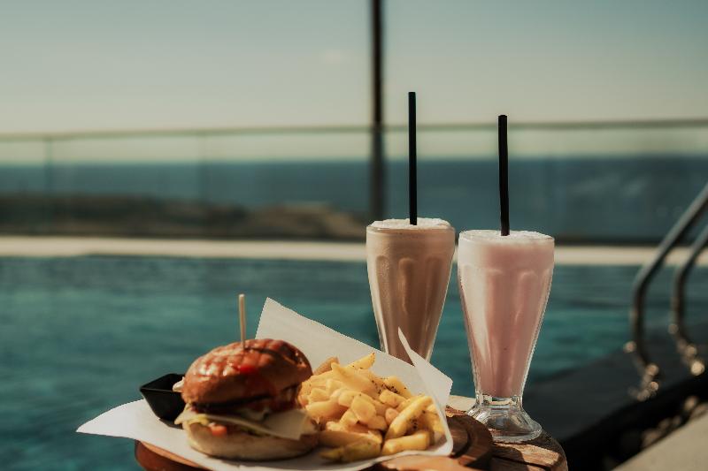 Serenita Luxury Suites - Bar