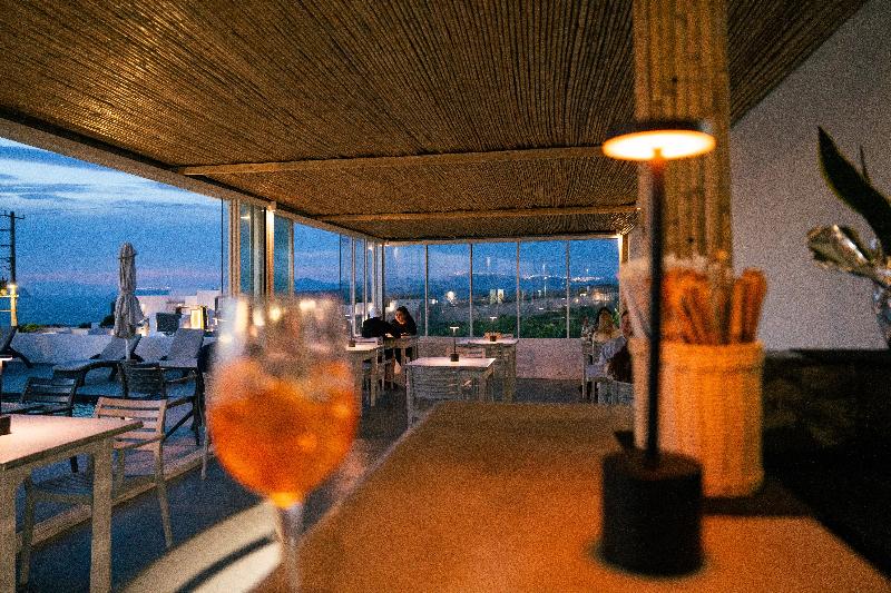Serenita Luxury Suites - Bar