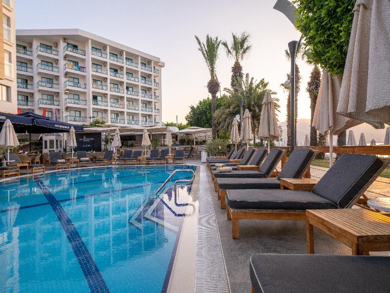 Cettia Beach Resort - Havuz
