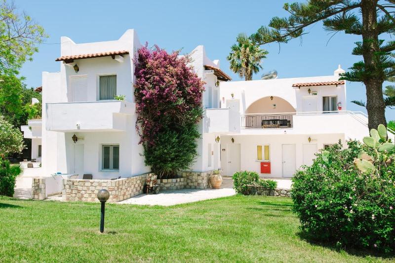 Ampavris Family Apartments - Genel