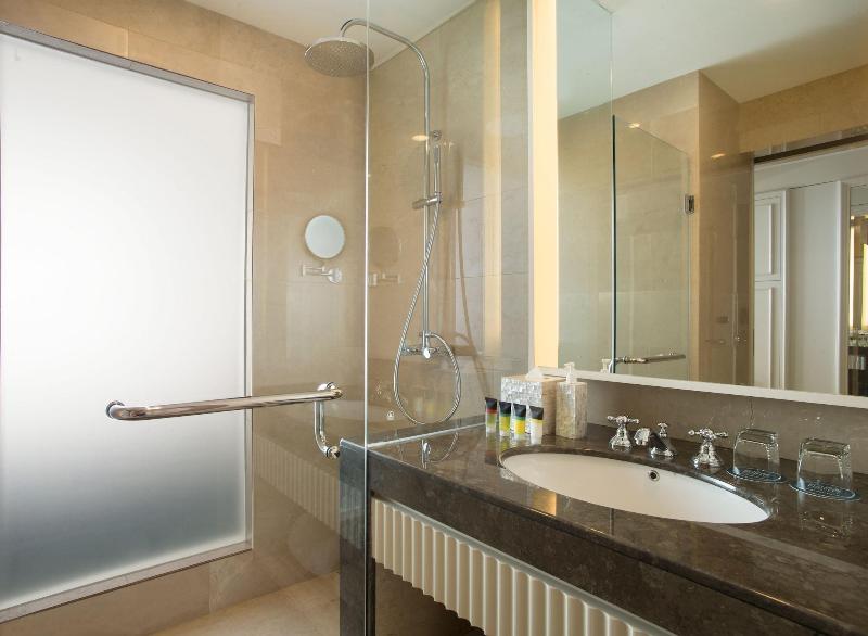 Four Points by Sheraton Bandung - Oda