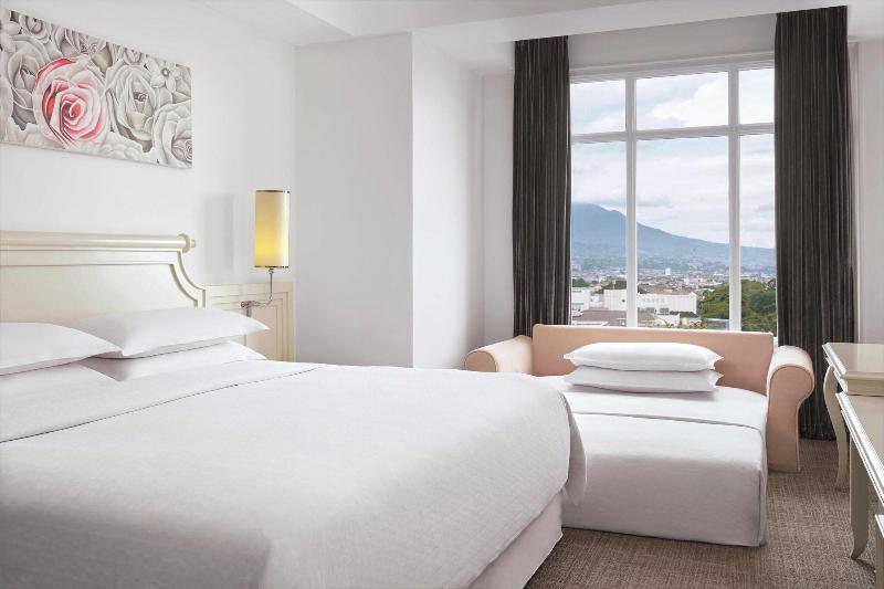 Four Points by Sheraton Bandung - Oda