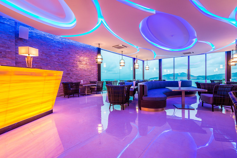Crest Resort and Pool Villas - Bar