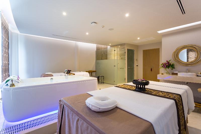 Crest Resort and Pool Villas - Aktivite