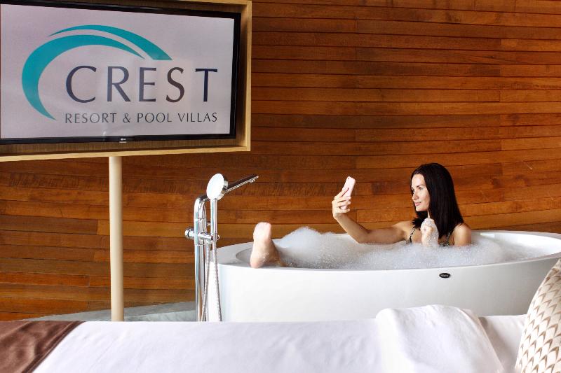 Crest Resort and Pool Villas - Oda