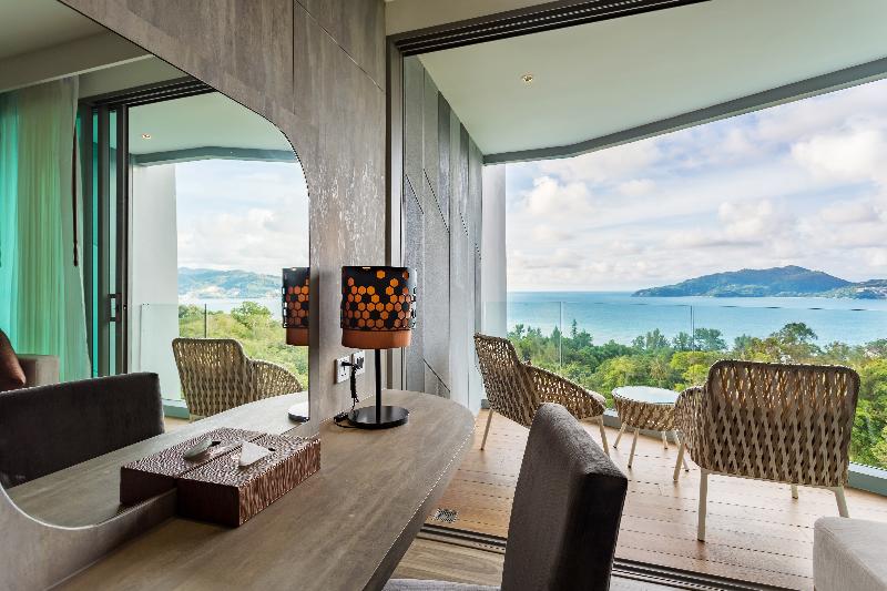 Crest Resort and Pool Villas - Oda