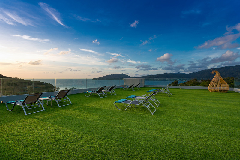 Crest Resort and Pool Villas - Teras