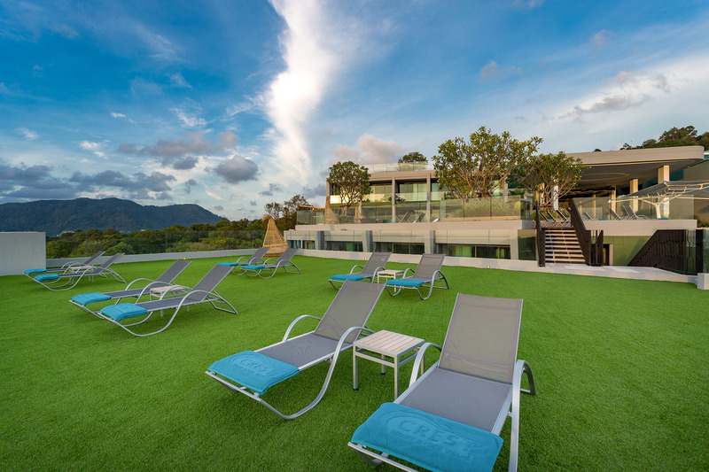 Crest Resort and Pool Villas - Teras