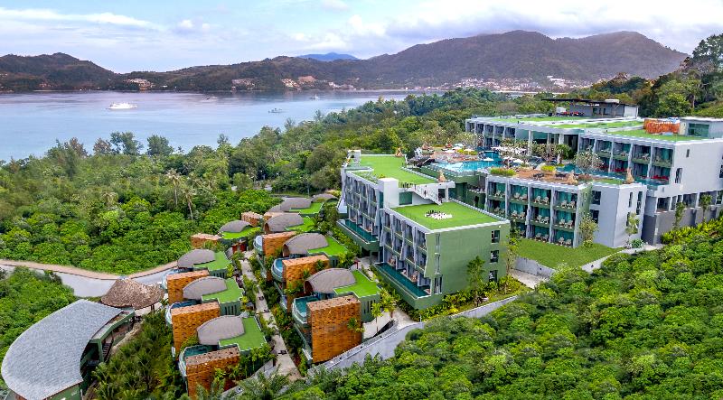 Crest Resort and Pool Villas - Teras