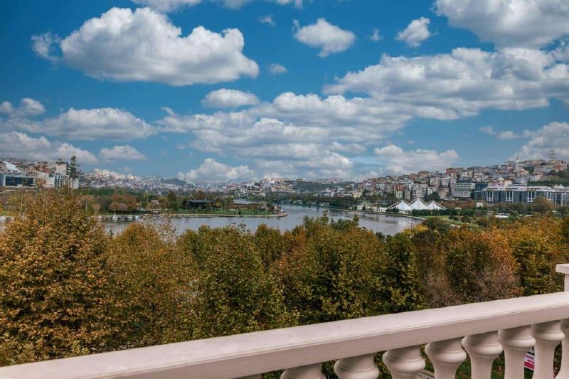 Ramada By Wyndham Istanbul Golden Horn - Genel