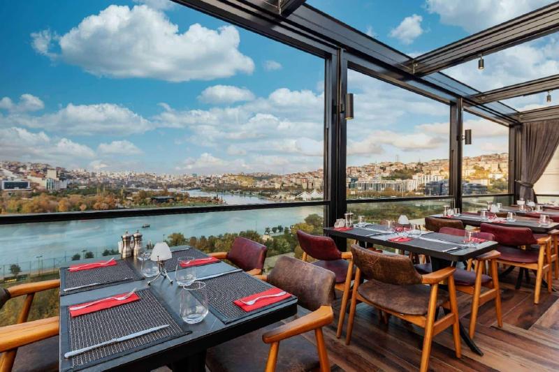 Ramada By Wyndham Istanbul Golden Horn - Restoran