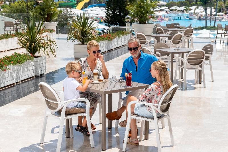Miracle Resort - Teras