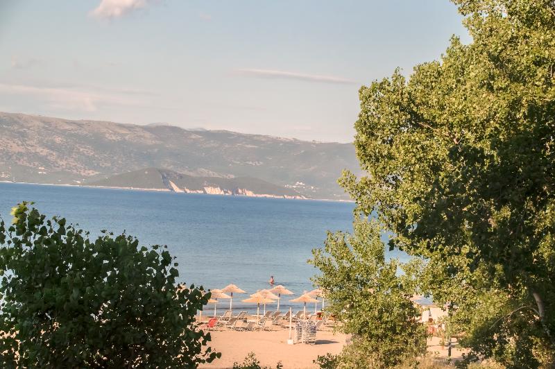Cavos Beach House - Teras