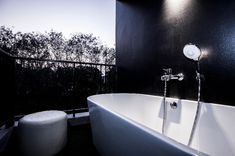 Blu Monkey Hub and Hotel Phuket - Oda