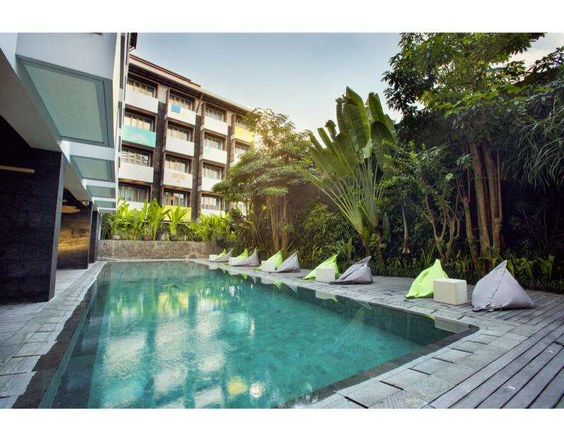 Liberta Suites Seminyak - Havuz
