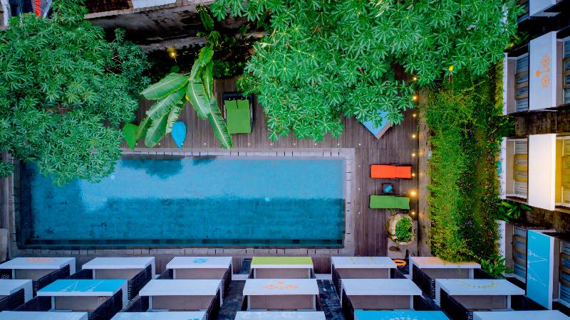 Liberta Suites Seminyak - Havuz
