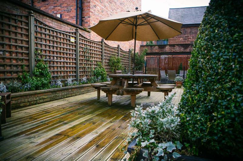 The Townhouse Chester - Genel