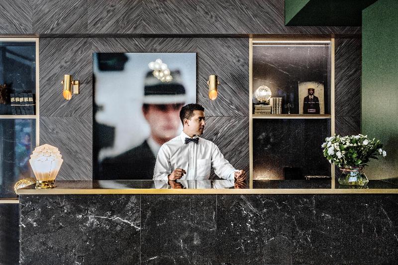 Handsome Hotel by Elegancia - Lobi