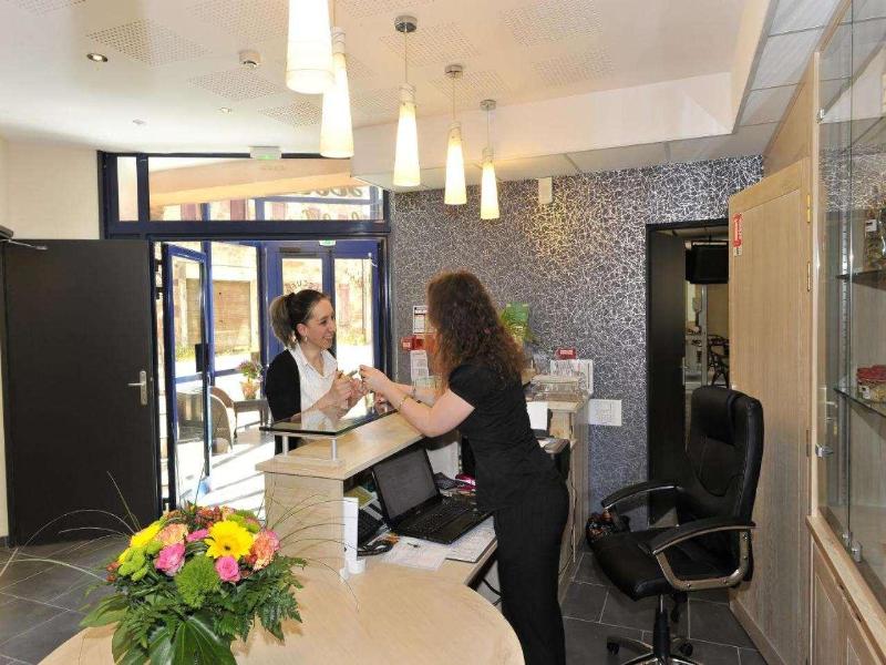 Hôtel Restaurant Les 2 Rives-Logis - Lobi