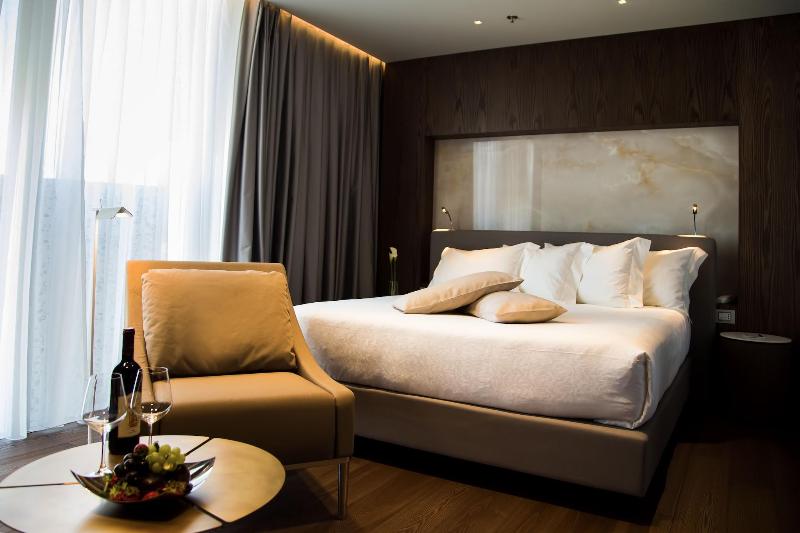 Maritim Hotel Plaza Tirana - Oda