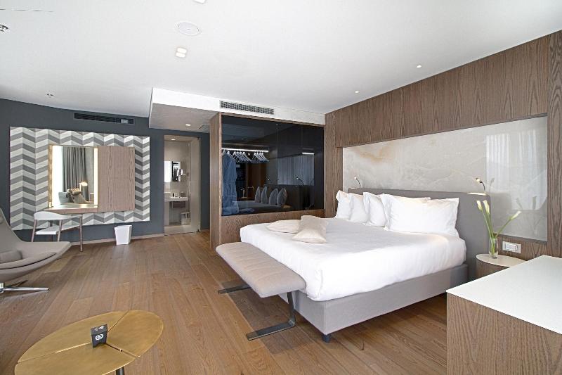 Maritim Hotel Plaza Tirana - Oda