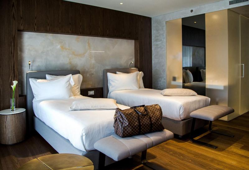 Maritim Hotel Plaza Tirana - Oda