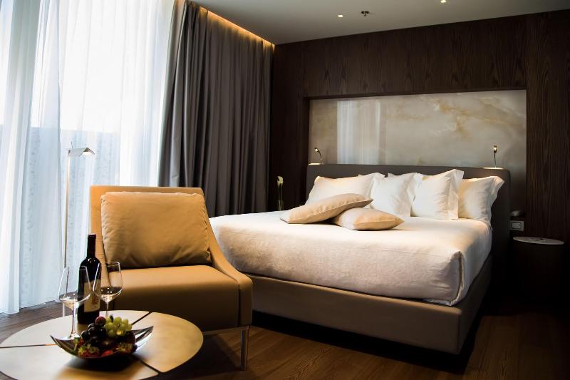 Maritim Hotel Plaza Tirana - Oda