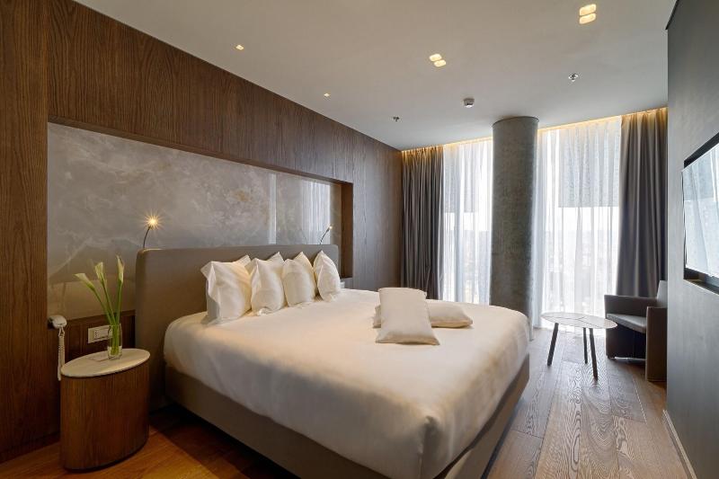 Maritim Hotel Plaza Tirana - Oda