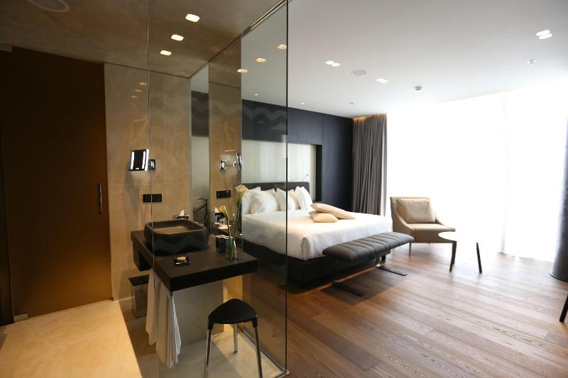 Maritim Hotel Plaza Tirana - Oda