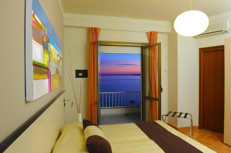 Mediterraneo MHM - Lobi