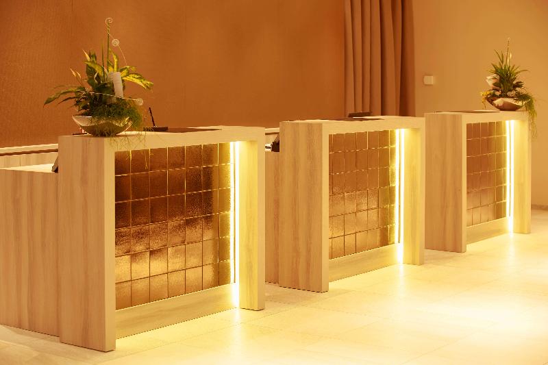 elaya hotel kleve, Trademark Collection by Wyndham - Lobi