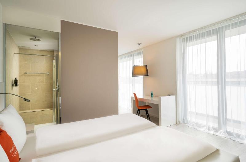 elaya hotel kleve, Trademark Collection by Wyndham - Genel