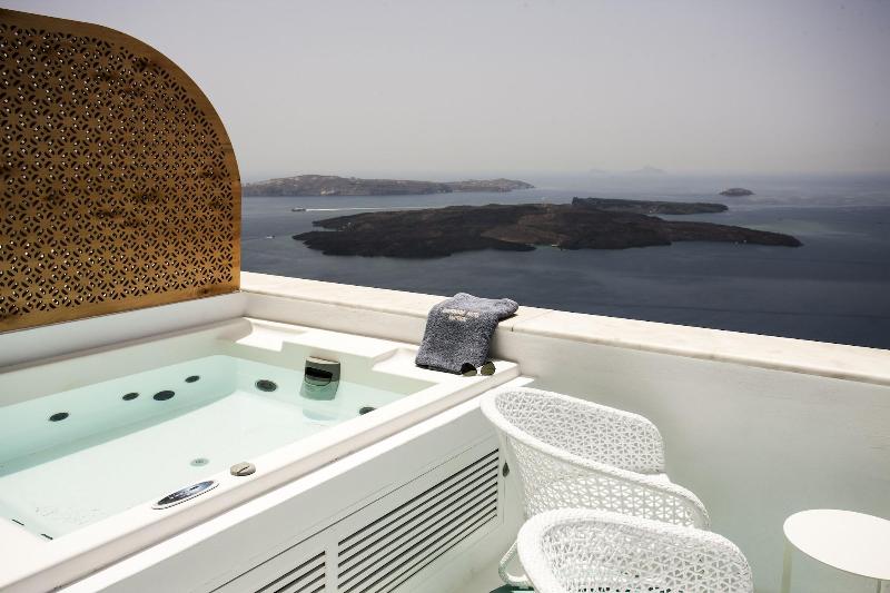 Andronikos Santorini - Aktivite
