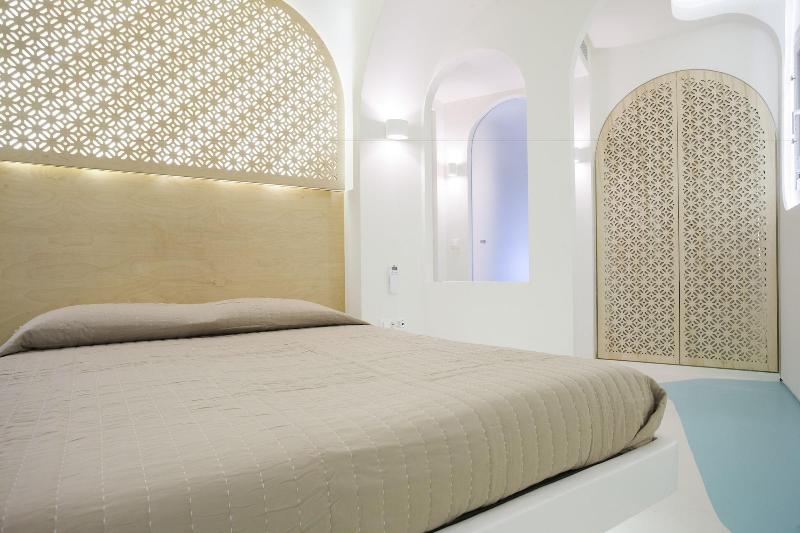Andronikos Santorini - Oda