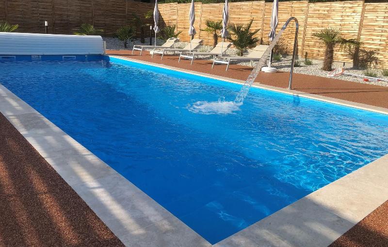 Brit Hotel Brive - Havuz