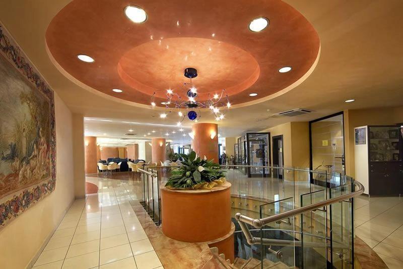 Hotel Gran Paradiso - Lobi
