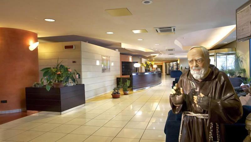 Hotel Gran Paradiso - Lobi