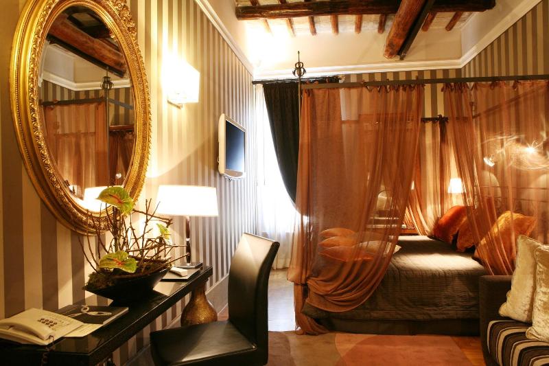 Inn At The Spanish Steps - Oda