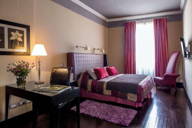 Inn At The Spanish Steps - Oda